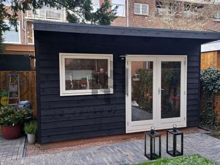 Tuinhuis als extra slaapkamer uitgevoerd.